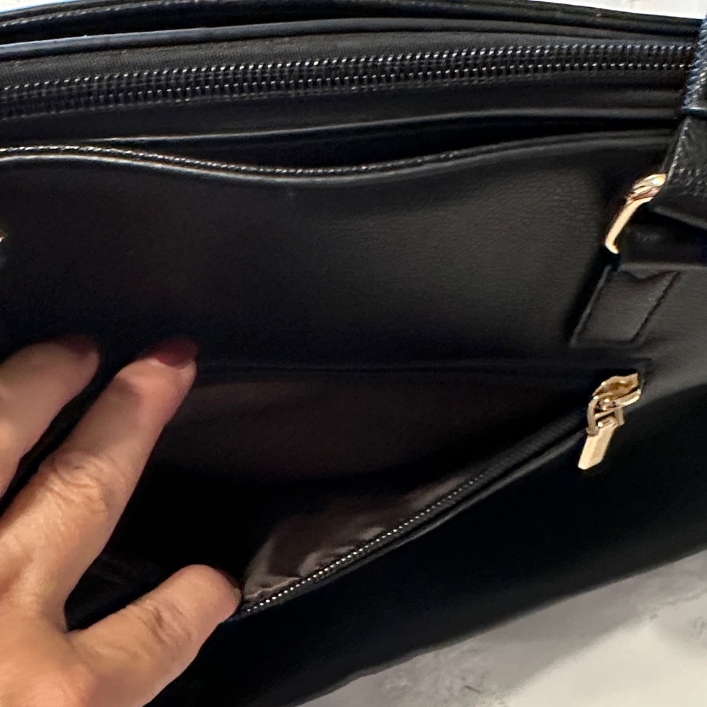 Elegant Black Leather Tote Bag - Picture 3 of 7